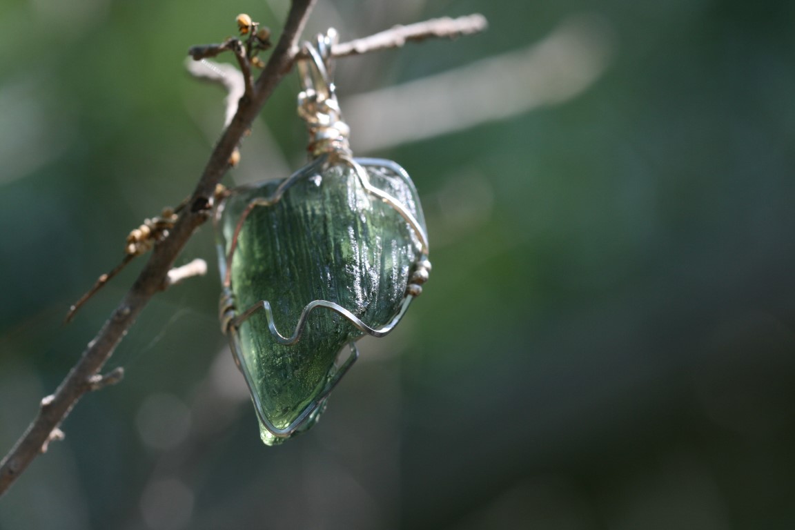 Moldavite Pendant helps you achieve equilibrium 5439